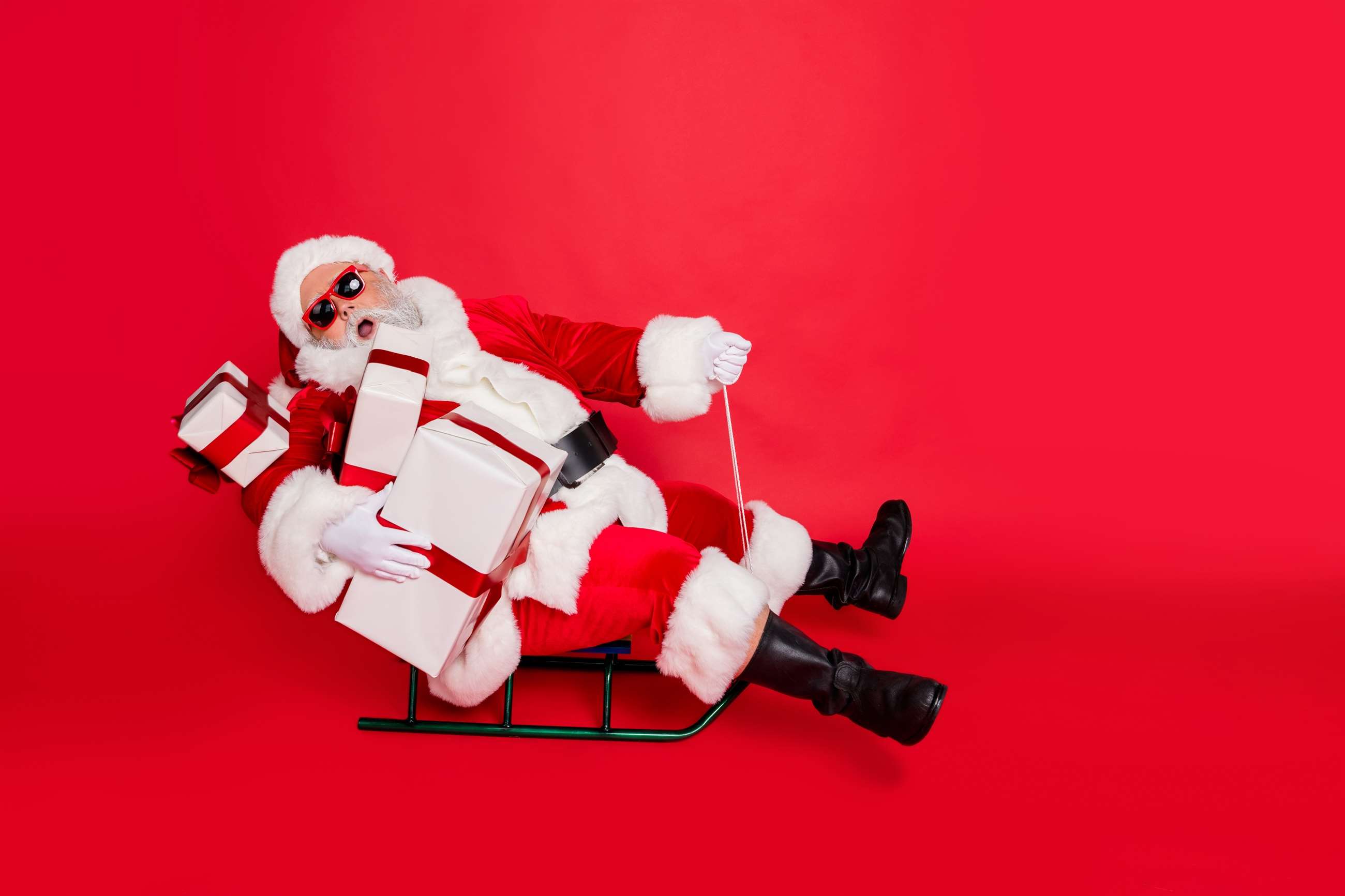 julemand på kælk med pakker